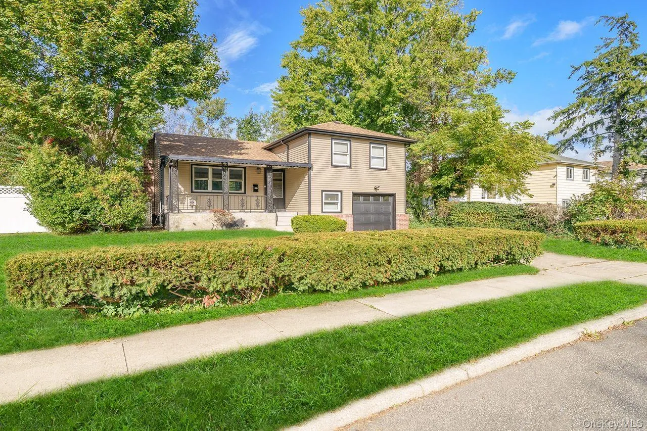 20 Ford Drive, Oyster Bay, NY, 5 Bedrooms Bedrooms, 13 Rooms Rooms,2 BathroomsBathrooms,Residential,For Rent,Ford,0,1062199 20 Ford Drive, Oyster Bay, NY, 5 Bedrooms Bedrooms, 13 Rooms Rooms,2 BathroomsBathrooms,Residential,For Rent,Ford,0,1062199