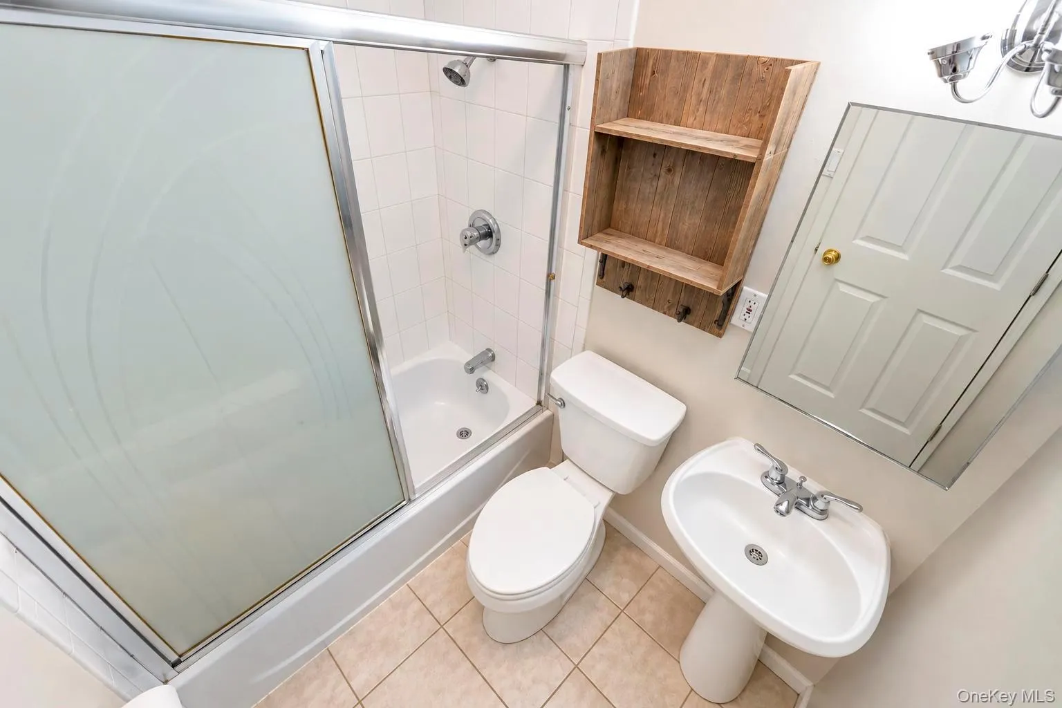 48 Hart Avenue, Southampton, NY, 3 Bedrooms Bedrooms, 6 Rooms Rooms,1 BathroomBathrooms,Residential,For Rent,Hart,0,1062200 48 Hart Avenue, Southampton, NY, 3 Bedrooms Bedrooms, 6 Rooms Rooms,1 BathroomBathrooms,Residential,For Rent,Hart,0,1062200