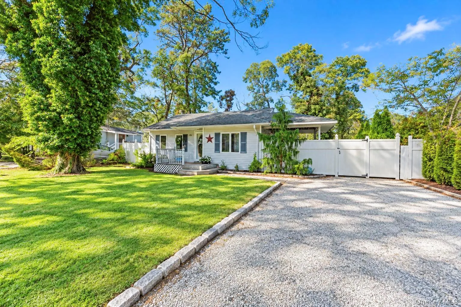 48 Hart Avenue, Southampton, NY, 3 Bedrooms Bedrooms, 6 Rooms Rooms,1 BathroomBathrooms,Residential,For Rent,Hart,0,1062200 48 Hart Avenue, Southampton, NY, 3 Bedrooms Bedrooms, 6 Rooms Rooms,1 BathroomBathrooms,Residential,For Rent,Hart,0,1062200