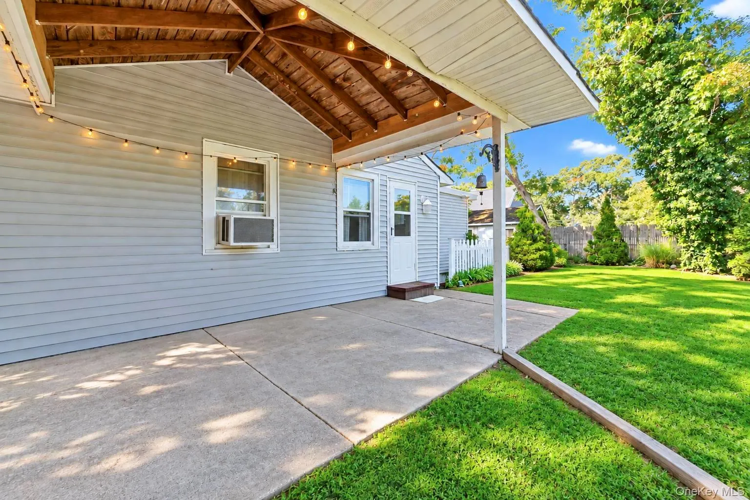 48 Hart Avenue, Southampton, NY, 3 Bedrooms Bedrooms, 6 Rooms Rooms,1 BathroomBathrooms,Residential,For Rent,Hart,0,1062200 48 Hart Avenue, Southampton, NY, 3 Bedrooms Bedrooms, 6 Rooms Rooms,1 BathroomBathrooms,Residential,For Rent,Hart,0,1062200