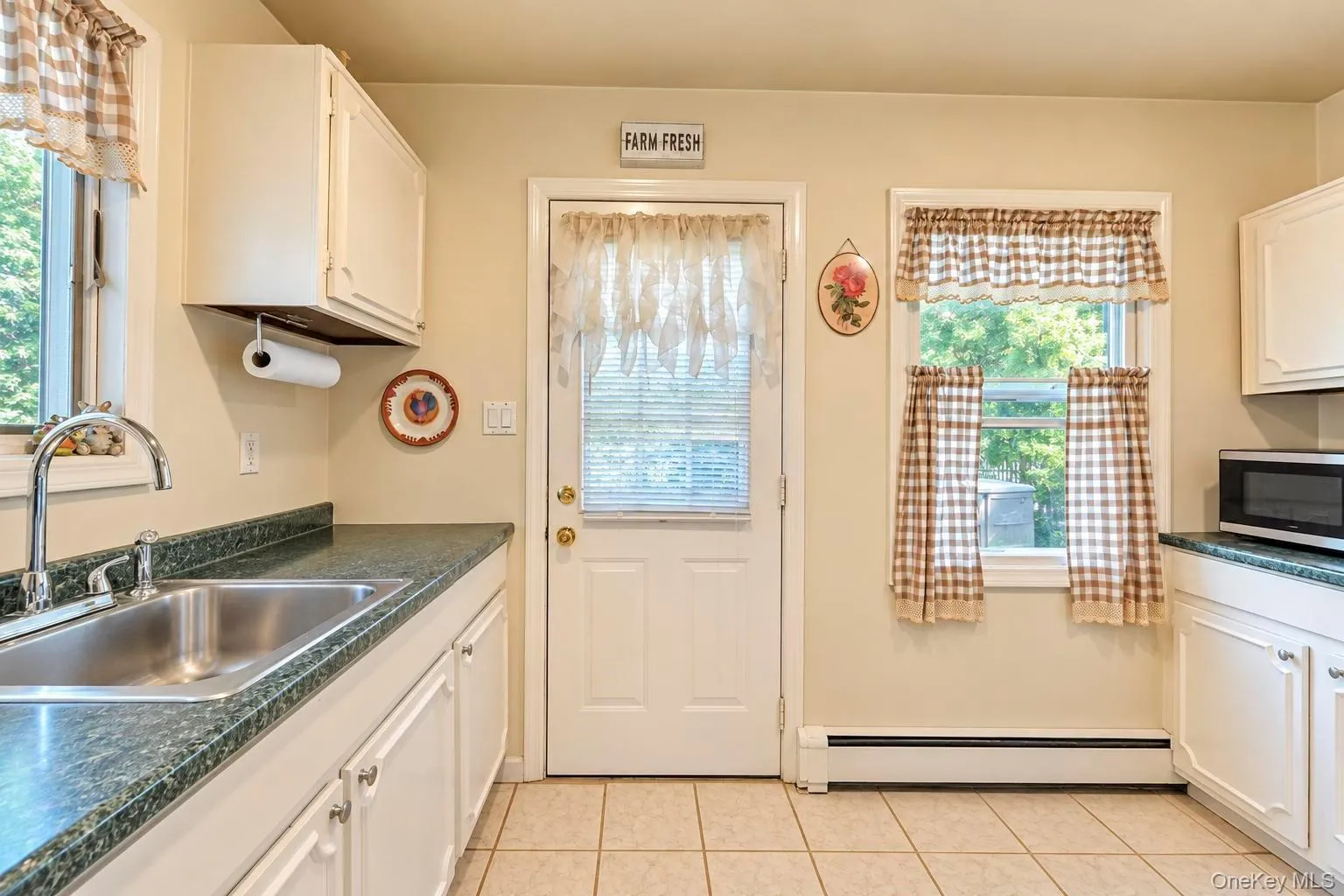 48 Hart Avenue, Southampton, NY, 3 Bedrooms Bedrooms, 6 Rooms Rooms,1 BathroomBathrooms,Residential,For Rent,Hart,0,1062200 48 Hart Avenue, Southampton, NY, 3 Bedrooms Bedrooms, 6 Rooms Rooms,1 BathroomBathrooms,Residential,For Rent,Hart,0,1062200