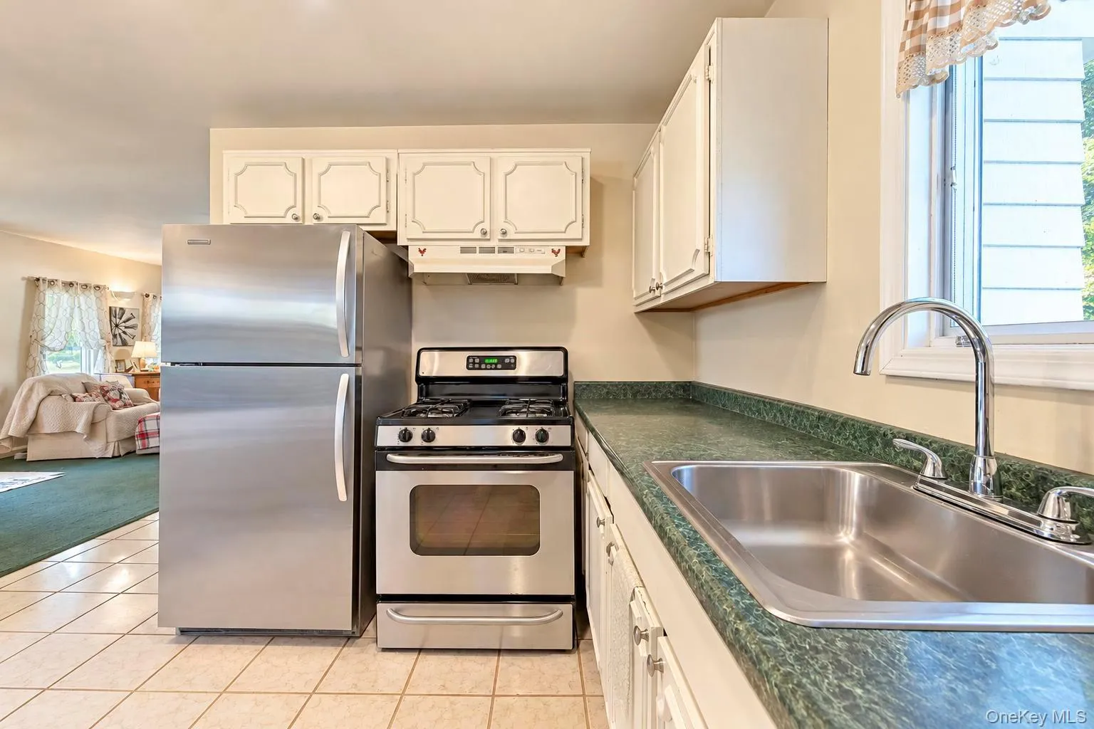48 Hart Avenue, Southampton, NY, 3 Bedrooms Bedrooms, 6 Rooms Rooms,1 BathroomBathrooms,Residential,For Rent,Hart,0,1062200 48 Hart Avenue, Southampton, NY, 3 Bedrooms Bedrooms, 6 Rooms Rooms,1 BathroomBathrooms,Residential,For Rent,Hart,0,1062200