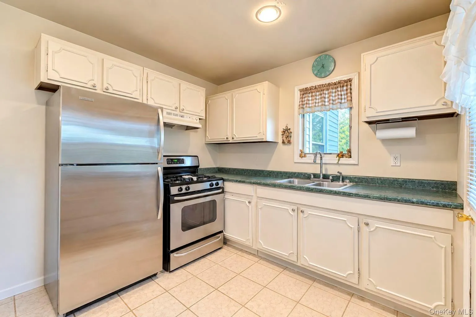 48 Hart Avenue, Southampton, NY, 3 Bedrooms Bedrooms, 6 Rooms Rooms,1 BathroomBathrooms,Residential,For Rent,Hart,0,1062200 48 Hart Avenue, Southampton, NY, 3 Bedrooms Bedrooms, 6 Rooms Rooms,1 BathroomBathrooms,Residential,For Rent,Hart,0,1062200
