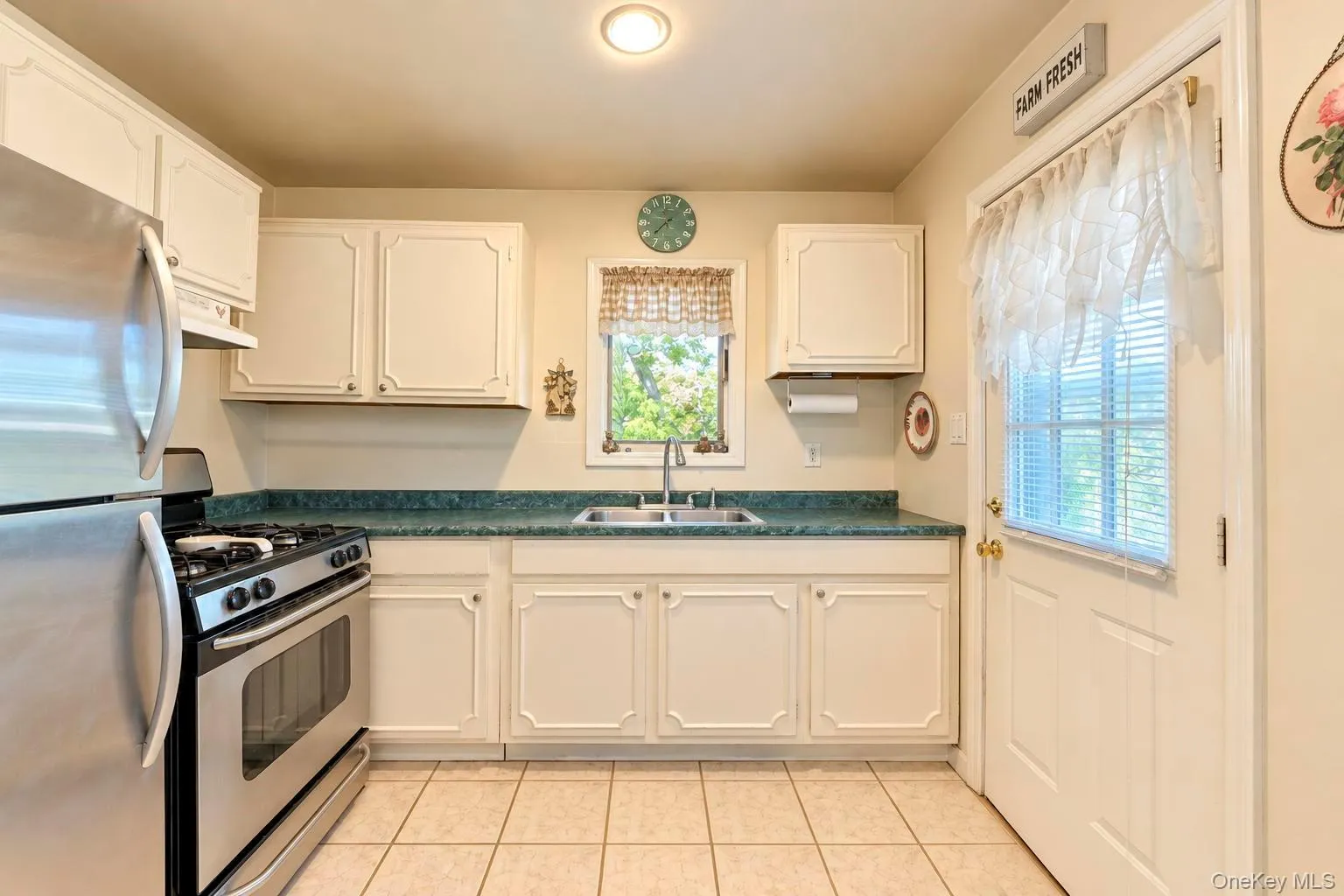 48 Hart Avenue, Southampton, NY, 3 Bedrooms Bedrooms, 6 Rooms Rooms,1 BathroomBathrooms,Residential,For Rent,Hart,0,1062200 48 Hart Avenue, Southampton, NY, 3 Bedrooms Bedrooms, 6 Rooms Rooms,1 BathroomBathrooms,Residential,For Rent,Hart,0,1062200