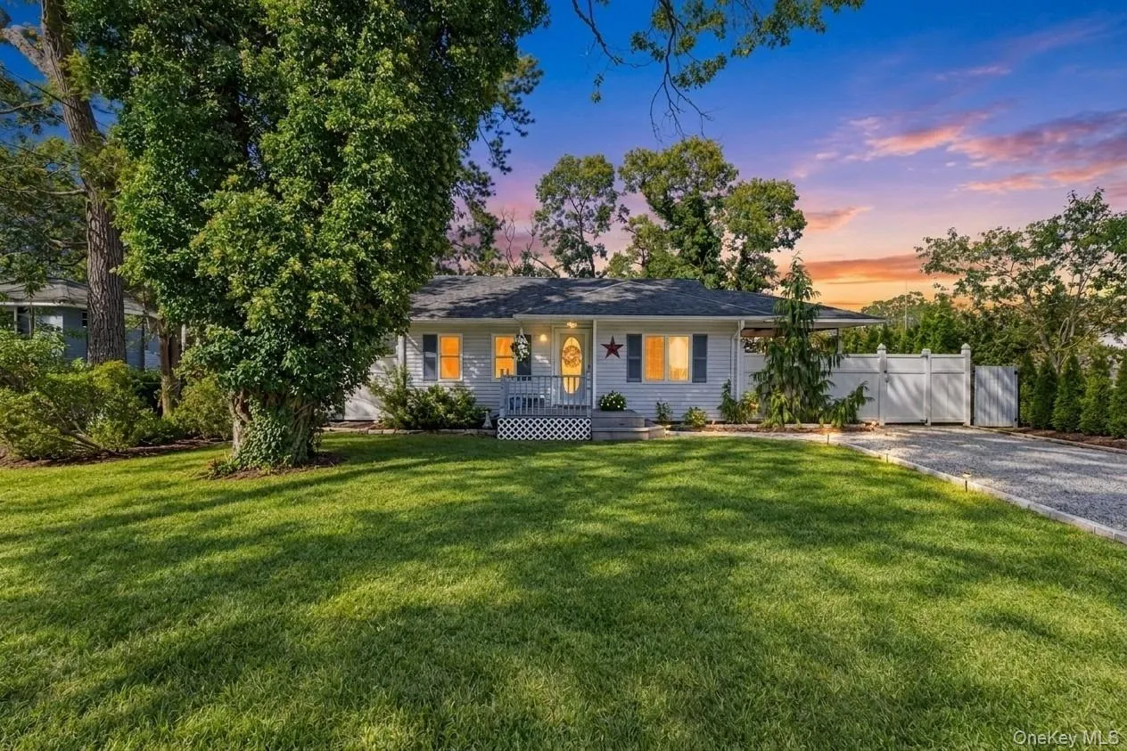 48 Hart Avenue, Southampton, NY, 3 Bedrooms Bedrooms, 6 Rooms Rooms,1 BathroomBathrooms,Residential,For Rent,Hart,0,1062200 48 Hart Avenue, Southampton, NY, 3 Bedrooms Bedrooms, 6 Rooms Rooms,1 BathroomBathrooms,Residential,For Rent,Hart,0,1062200