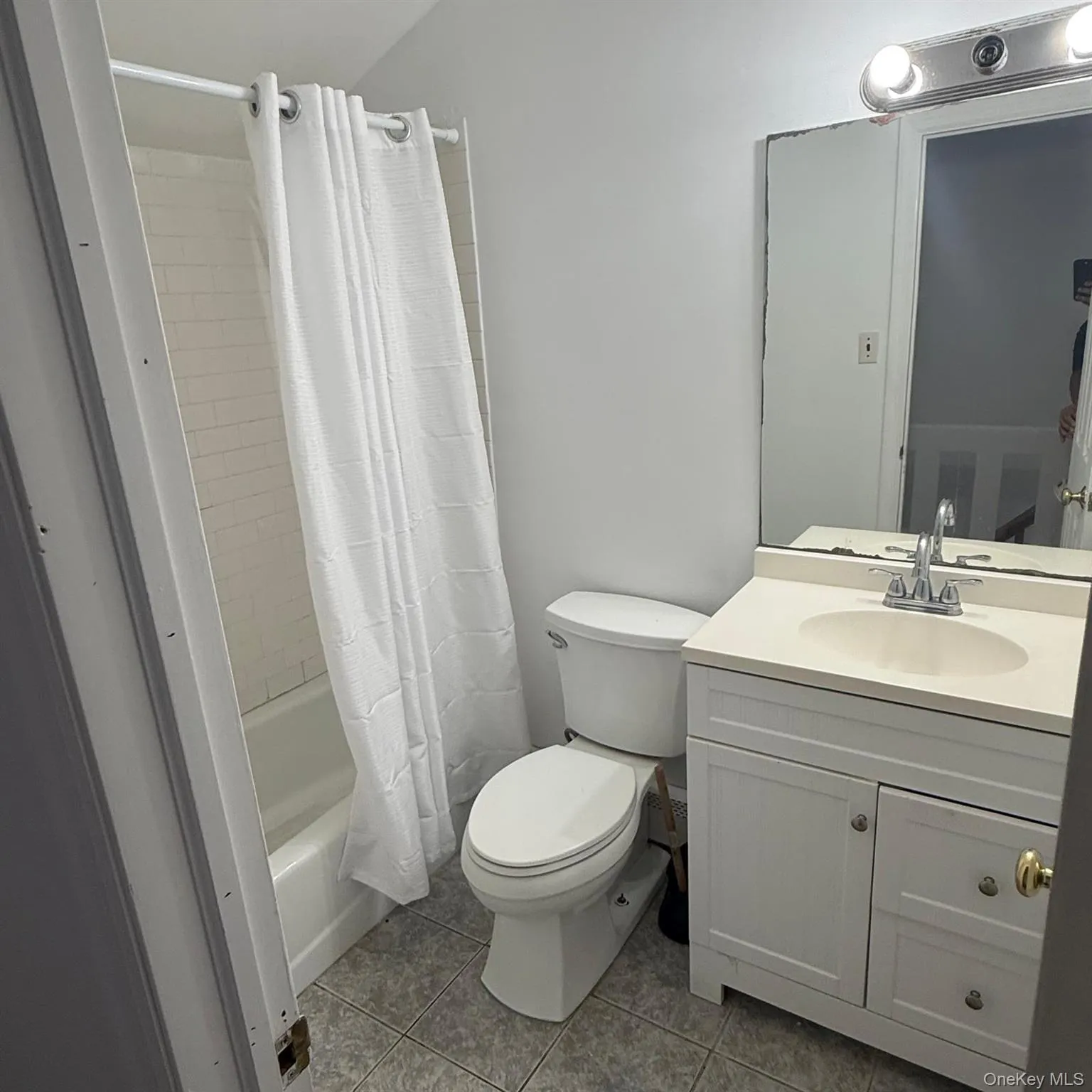 23 Ash Drive, Brookhaven, NY, 6 Bedrooms Bedrooms, 11 Rooms Rooms,3 BathroomsBathrooms,Residential,For Rent,Ash,0,1062201 23 Ash Drive, Brookhaven, NY, 6 Bedrooms Bedrooms, 11 Rooms Rooms,3 BathroomsBathrooms,Residential,For Rent,Ash,0,1062201