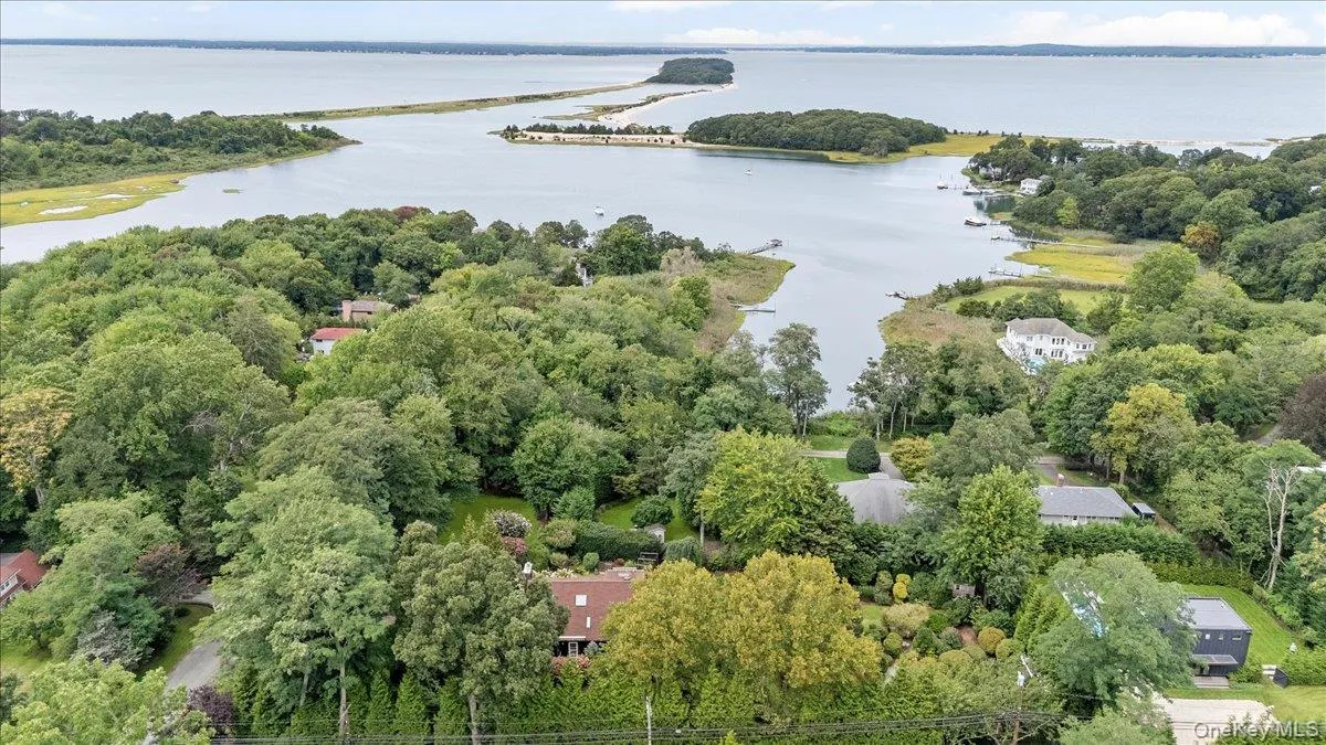 2785 Noyack Road, Southampton, New York 11963