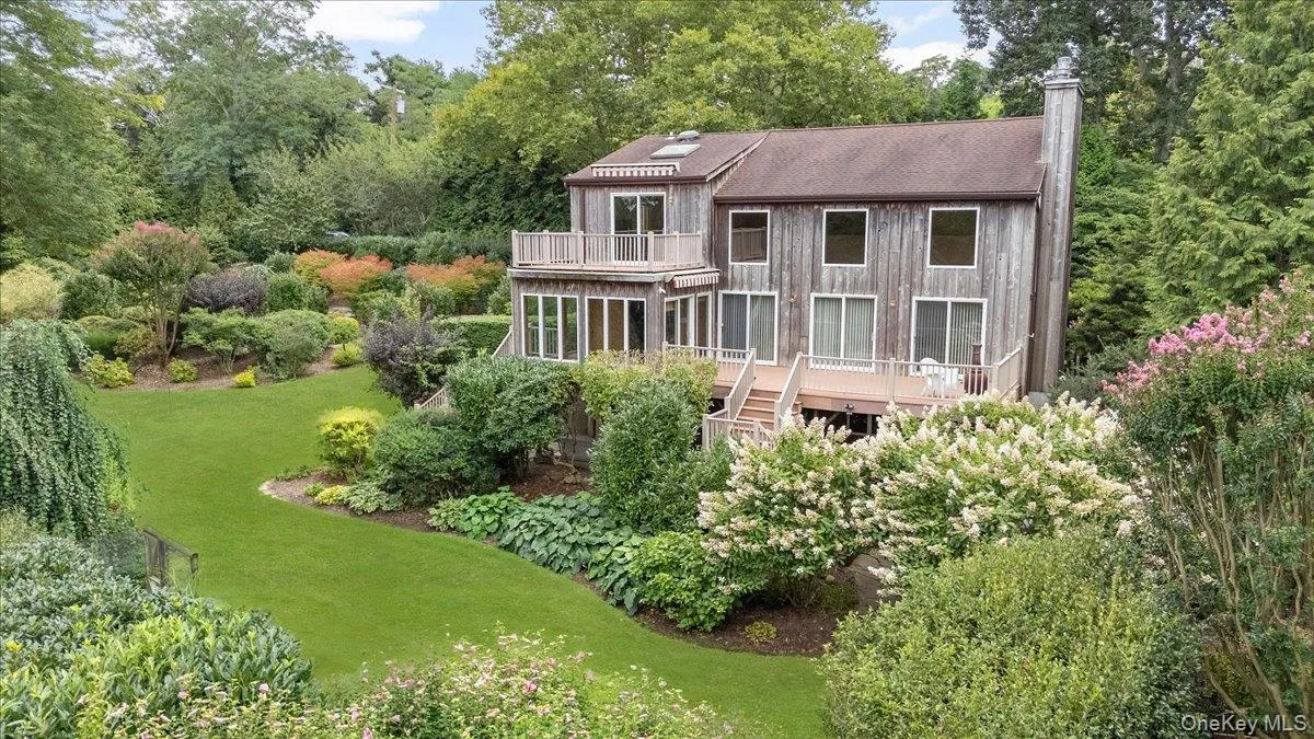 2785 Noyack Road, Southampton, New York 11963