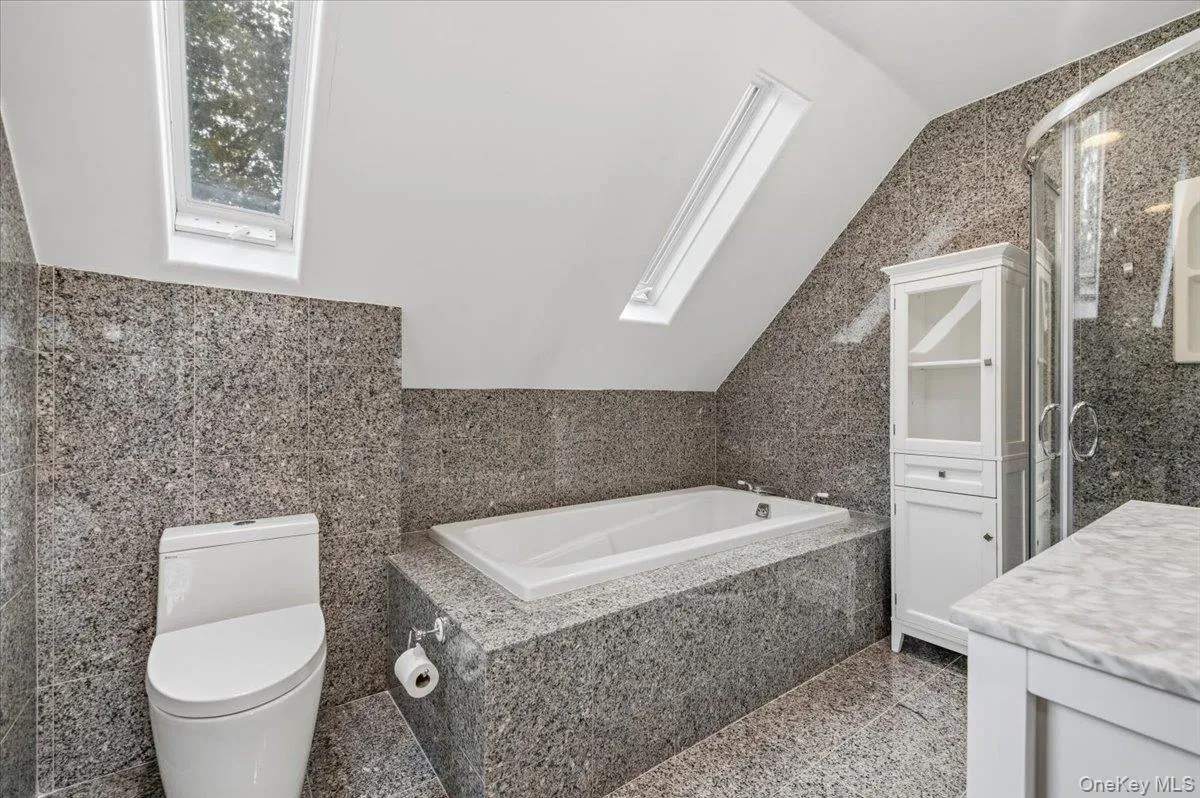 2785 Noyack Road, Southampton, New York 11963