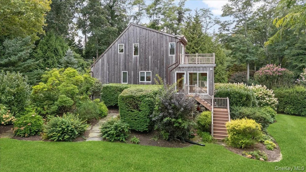 2785 Noyack Road, Southampton, New York 11963