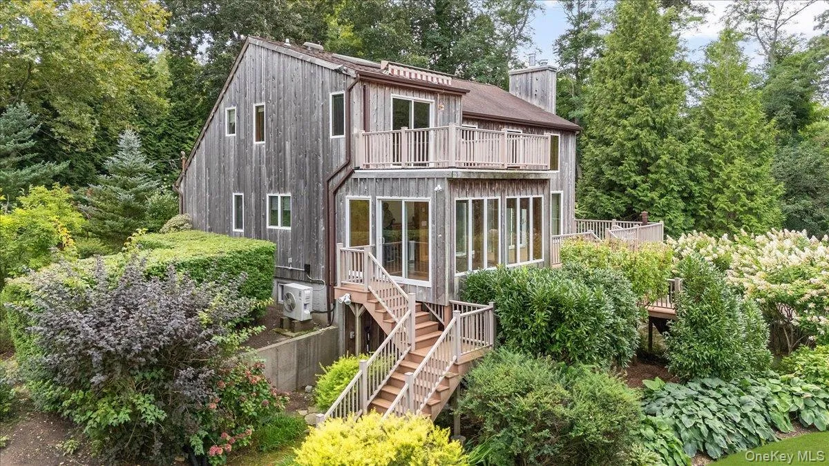 2785 Noyack Road, Southampton, New York 11963