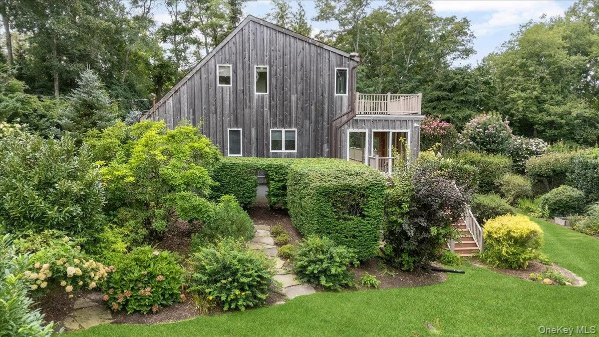 2785 Noyack Road, Southampton, New York 11963