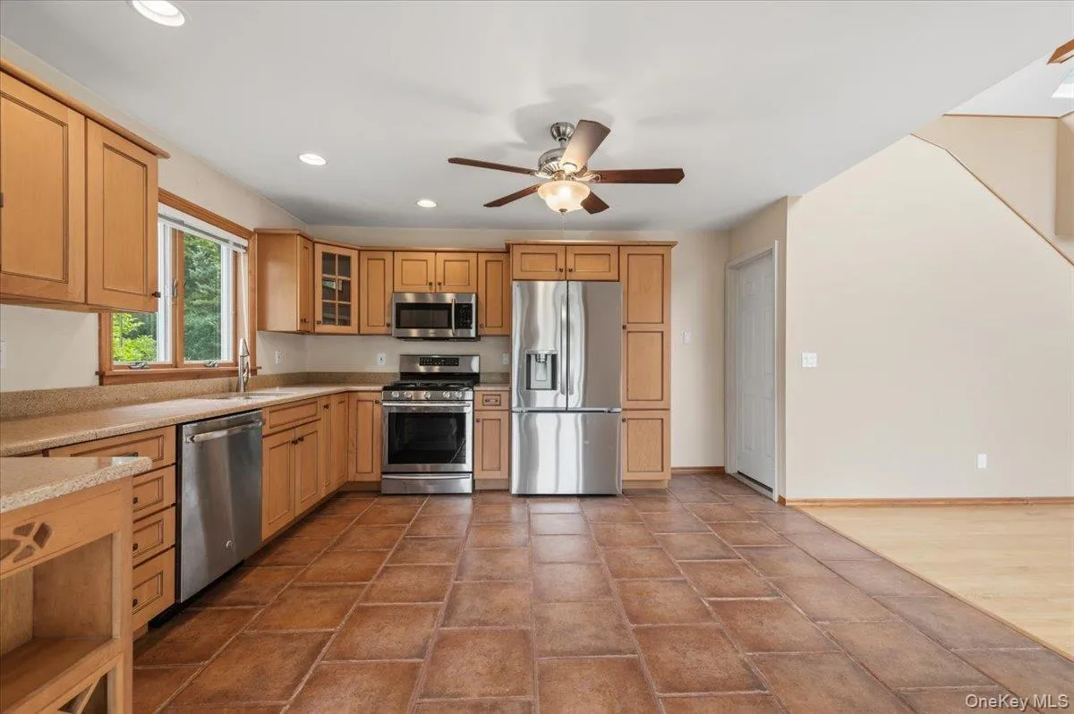 2785 Noyack Road, Southampton, New York 11963