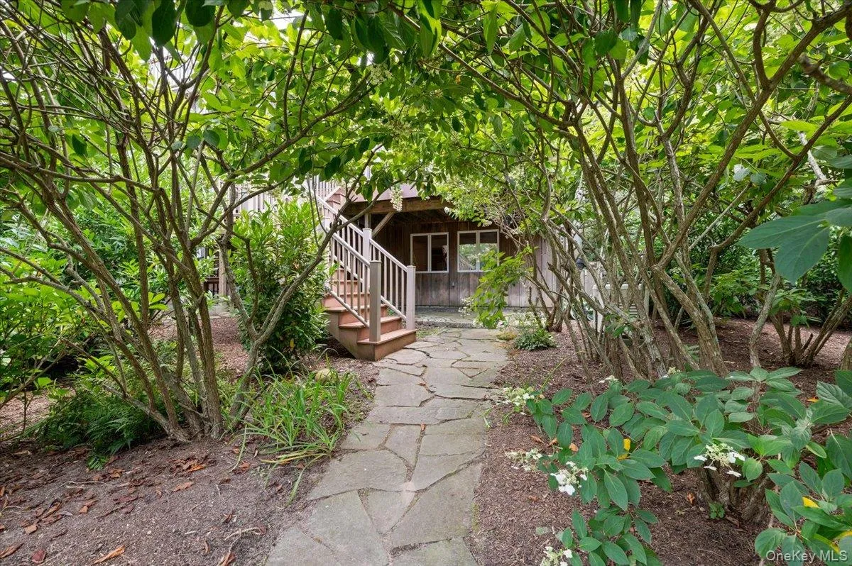 2785 Noyack Road, Southampton, New York 11963