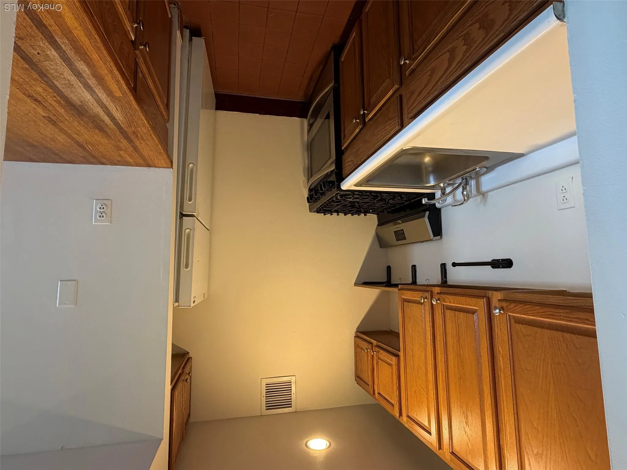 310 Riverside Boulevard, Long Beach, NY, 1 Bedroom Bedrooms, 3 Room Rooms,1 BathroomBathrooms,Residential Lease,For Rent,Riverside,0,1062235 310 Riverside Boulevard, Long Beach, NY, 1 Bedroom Bedrooms, 3 Room Rooms,1 BathroomBathrooms,Residential Lease,For Rent,Riverside,0,1062235