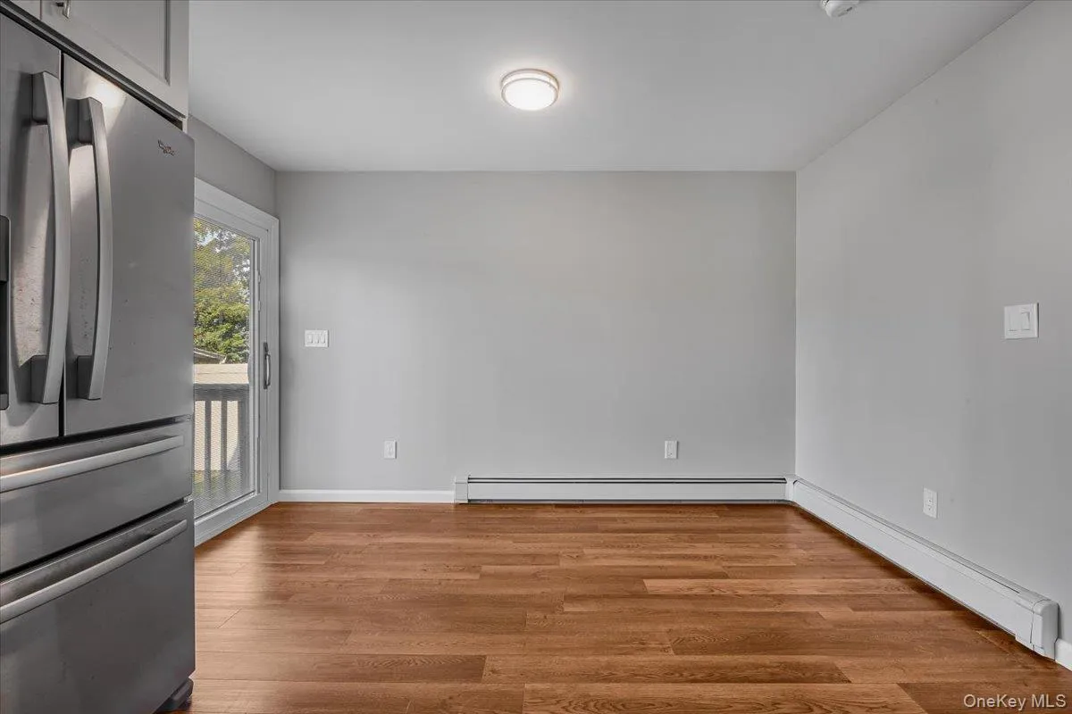 14 Prescott Avenue, Huntington, NY, 2 Bedroom Bedrooms, 4 Room Rooms,1 BathroomBathrooms,Residential Lease,For Rent,Prescott,0,1062240 14 Prescott Avenue, Huntington, NY, 2 Bedroom Bedrooms, 4 Room Rooms,1 BathroomBathrooms,Residential Lease,For Rent,Prescott,0,1062240