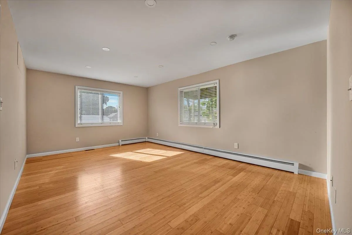 14 Prescott Avenue, Huntington, NY, 2 Bedroom Bedrooms, 4 Room Rooms,1 BathroomBathrooms,Residential Lease,For Rent,Prescott,0,1062240 14 Prescott Avenue, Huntington, NY, 2 Bedroom Bedrooms, 4 Room Rooms,1 BathroomBathrooms,Residential Lease,For Rent,Prescott,0,1062240
