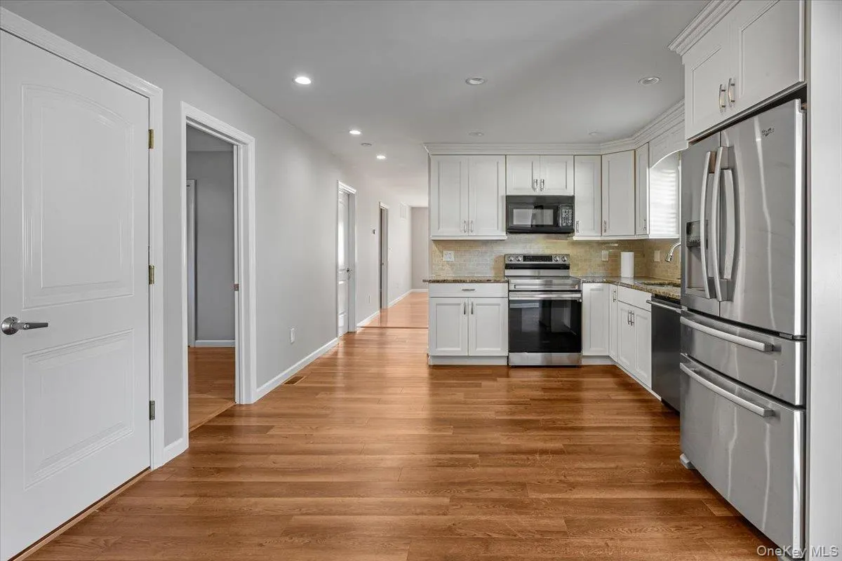 14 Prescott Avenue, Huntington, NY, 2 Bedroom Bedrooms, 4 Room Rooms,1 BathroomBathrooms,Residential Lease,For Rent,Prescott,0,1062240 14 Prescott Avenue, Huntington, NY, 2 Bedroom Bedrooms, 4 Room Rooms,1 BathroomBathrooms,Residential Lease,For Rent,Prescott,0,1062240