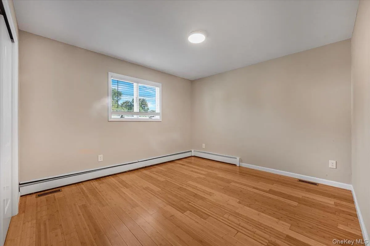 14 Prescott Avenue, Huntington, NY, 2 Bedroom Bedrooms, 4 Room Rooms,1 BathroomBathrooms,Residential Lease,For Rent,Prescott,0,1062240 14 Prescott Avenue, Huntington, NY, 2 Bedroom Bedrooms, 4 Room Rooms,1 BathroomBathrooms,Residential Lease,For Rent,Prescott,0,1062240