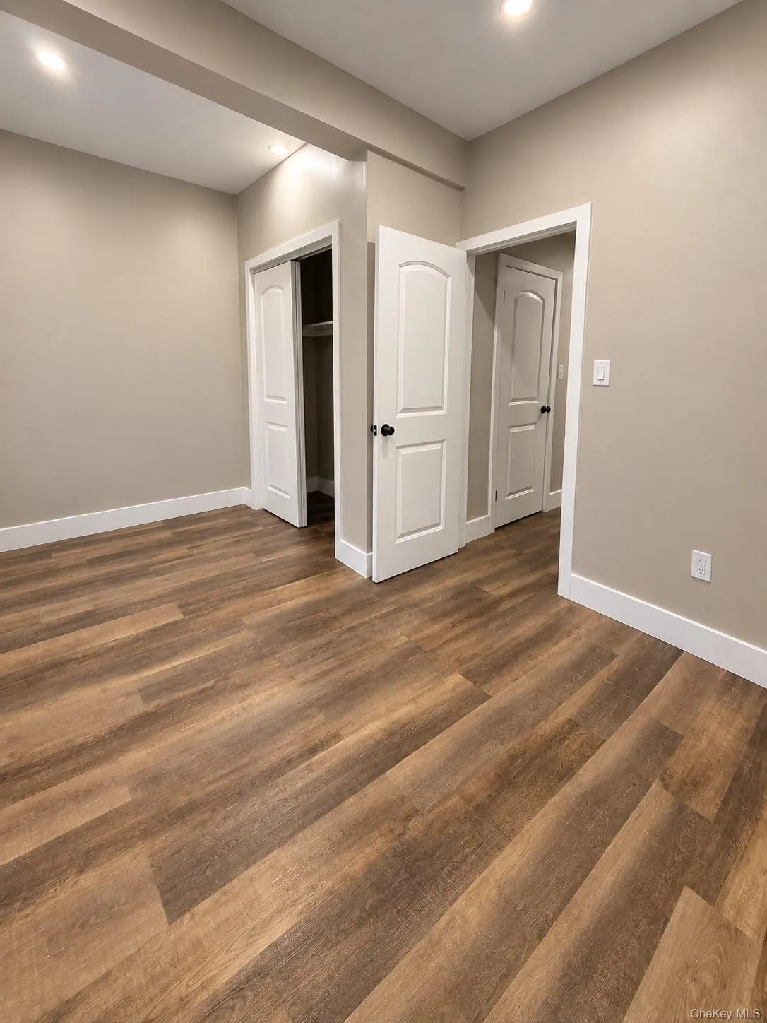 25 Marconi Place, New York, NY, 2 Bedroom Bedrooms, 5 Room Rooms,1 BathroomBathrooms,Residential Lease,For Rent,Marconi,0,1062269 25 Marconi Place, New York, NY, 2 Bedroom Bedrooms, 5 Room Rooms,1 BathroomBathrooms,Residential Lease,For Rent,Marconi,0,1062269