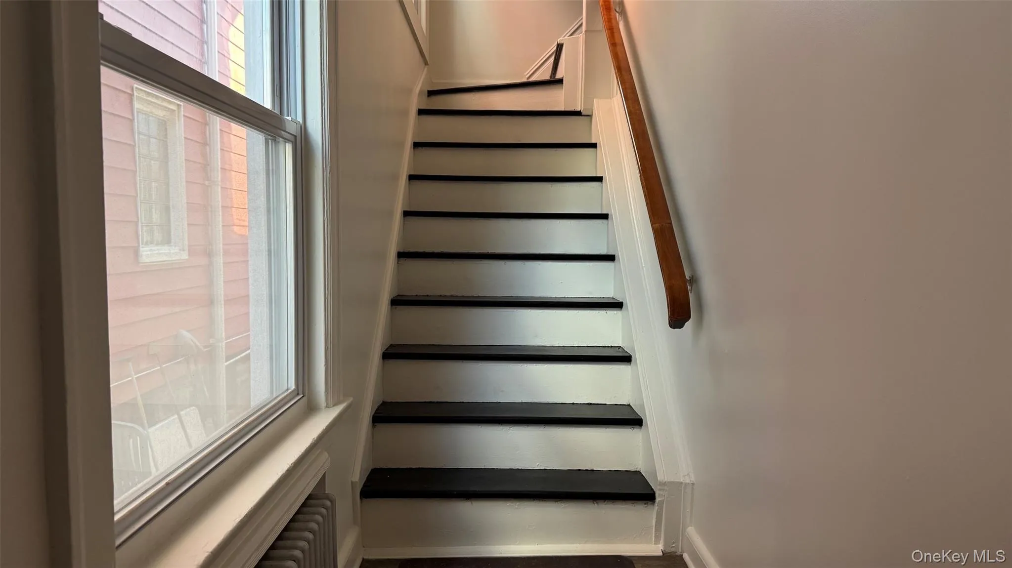 Separate entry into unit - a short 9 steps up. Separate entry into unit - a short 9 steps up.