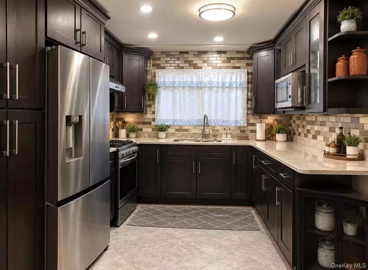 15531 Huron Street, New York, NY, 3 Bedroom Bedrooms, 9 Room Rooms,2 BathroomBathrooms,Residential Lease,For Rent,Huron,0,1062301 15531 Huron Street, New York, NY, 3 Bedroom Bedrooms, 9 Room Rooms,2 BathroomBathrooms,Residential Lease,For Rent,Huron,0,1062301