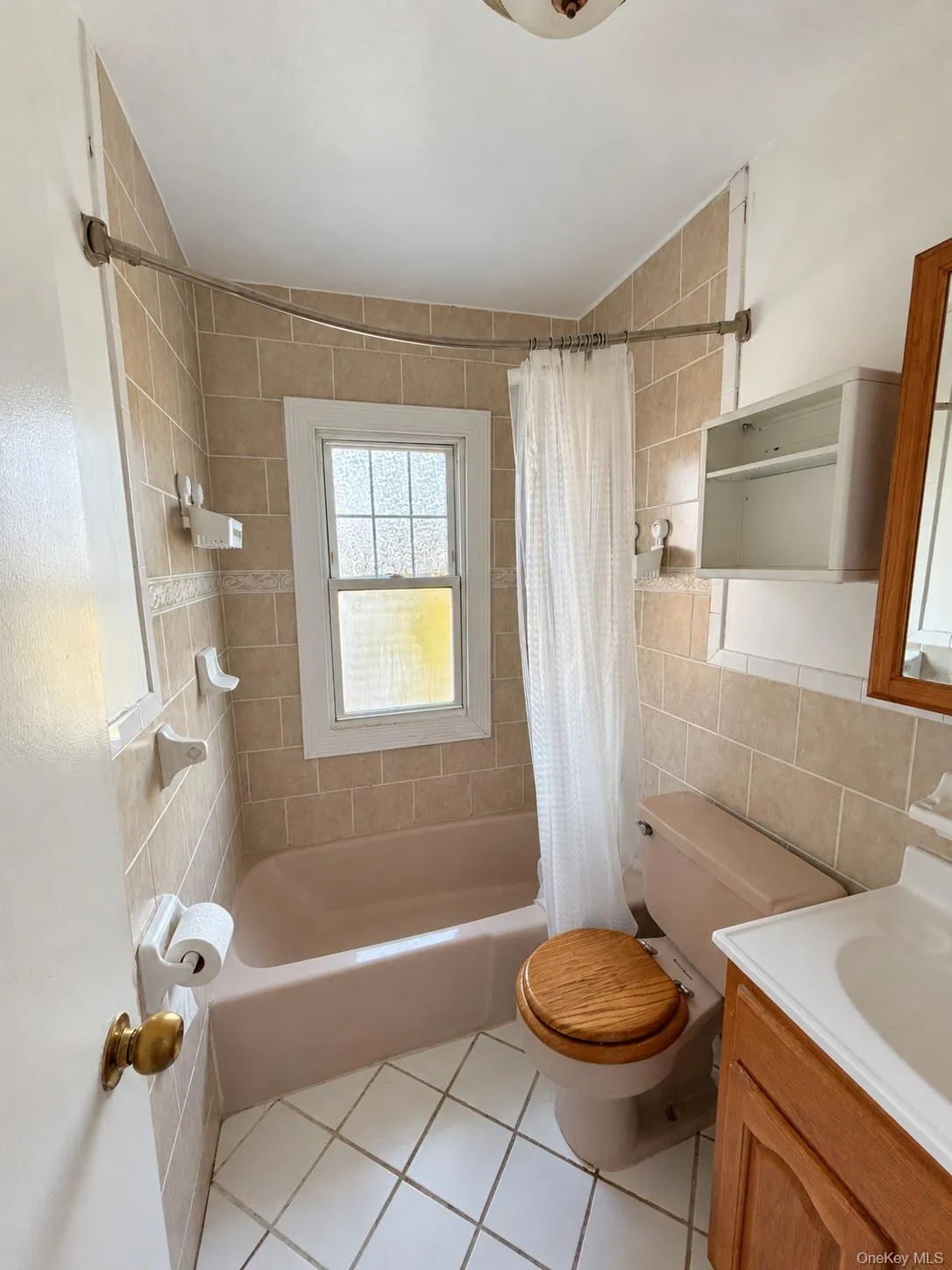 7046 57th Road, New York, NY, 2 Bedroom Bedrooms, 4 Room Rooms,1 BathroomBathrooms,Residential Lease,For Rent,57th,0,1062304 7046 57th Road, New York, NY, 2 Bedroom Bedrooms, 4 Room Rooms,1 BathroomBathrooms,Residential Lease,For Rent,57th,0,1062304