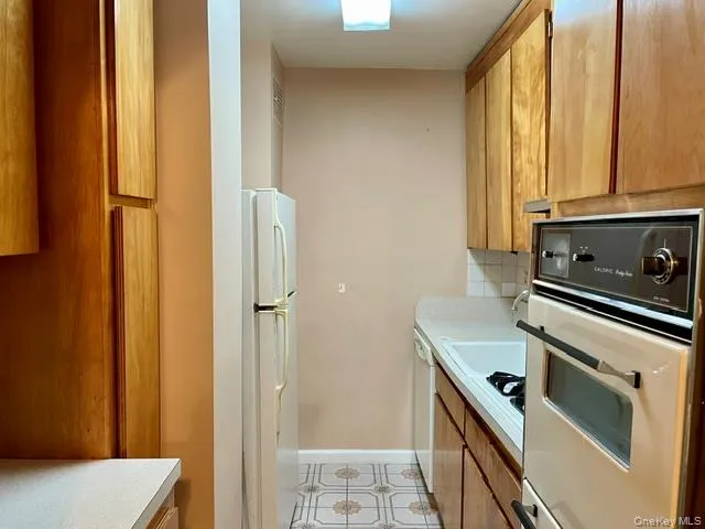 52-30 39 Drive, New York, NY, 1 Bedroom Bedrooms, 3 Rooms Rooms,1 BathroomBathrooms,Residential,For Rent,39,0,1062309 52-30 39 Drive, New York, NY, 1 Bedroom Bedrooms, 3 Rooms Rooms,1 BathroomBathrooms,Residential,For Rent,39,0,1062309