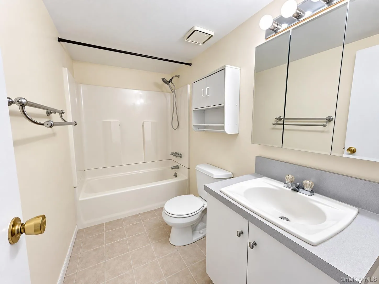 1073 Oakneck Road, Islip, NY, 3 Bedrooms Bedrooms, 7 Rooms Rooms,2 BathroomsBathrooms,Residential,For Rent,Oakneck,0,1062312 1073 Oakneck Road, Islip, NY, 3 Bedrooms Bedrooms, 7 Rooms Rooms,2 BathroomsBathrooms,Residential,For Rent,Oakneck,0,1062312