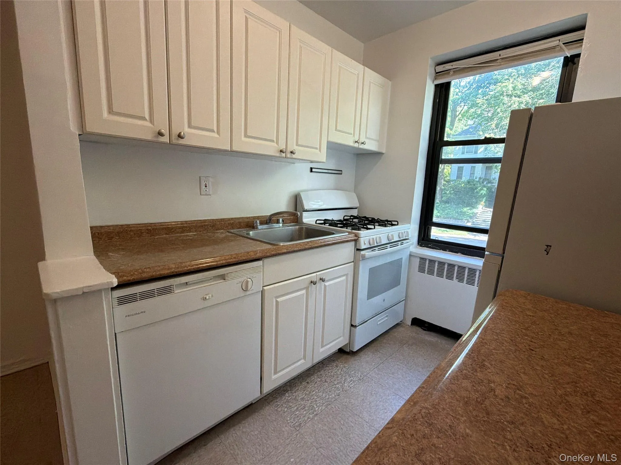 23 Schenck Avenue, North Hempstead, NY, 2 Bedroom Bedrooms, 5 Room Rooms,1 BathroomBathrooms,Residential Lease,For Rent,Schenck,0,1062321 23 Schenck Avenue, North Hempstead, NY, 2 Bedroom Bedrooms, 5 Room Rooms,1 BathroomBathrooms,Residential Lease,For Rent,Schenck,0,1062321