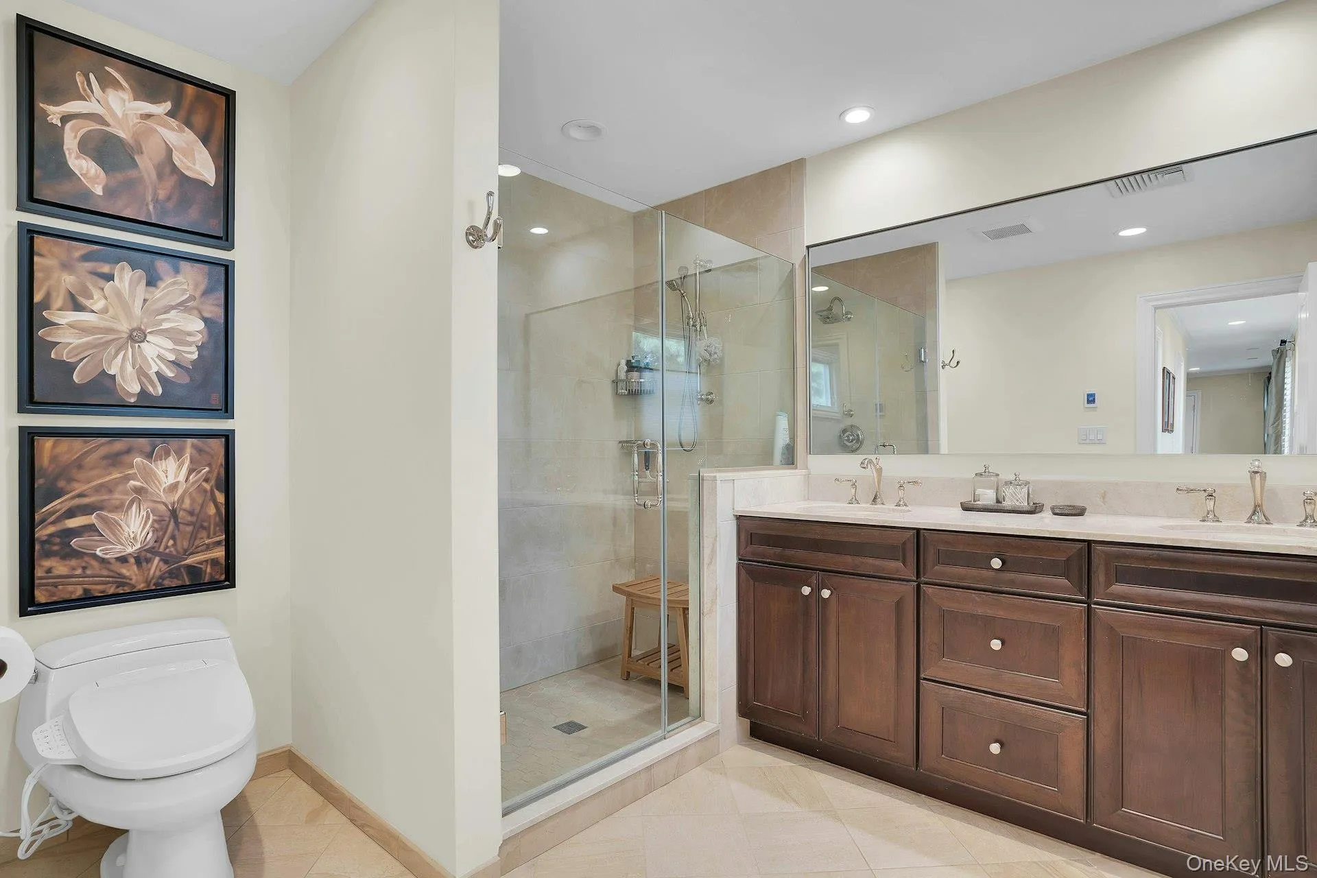 Gorgeous bathroom. Gorgeous bathroom.