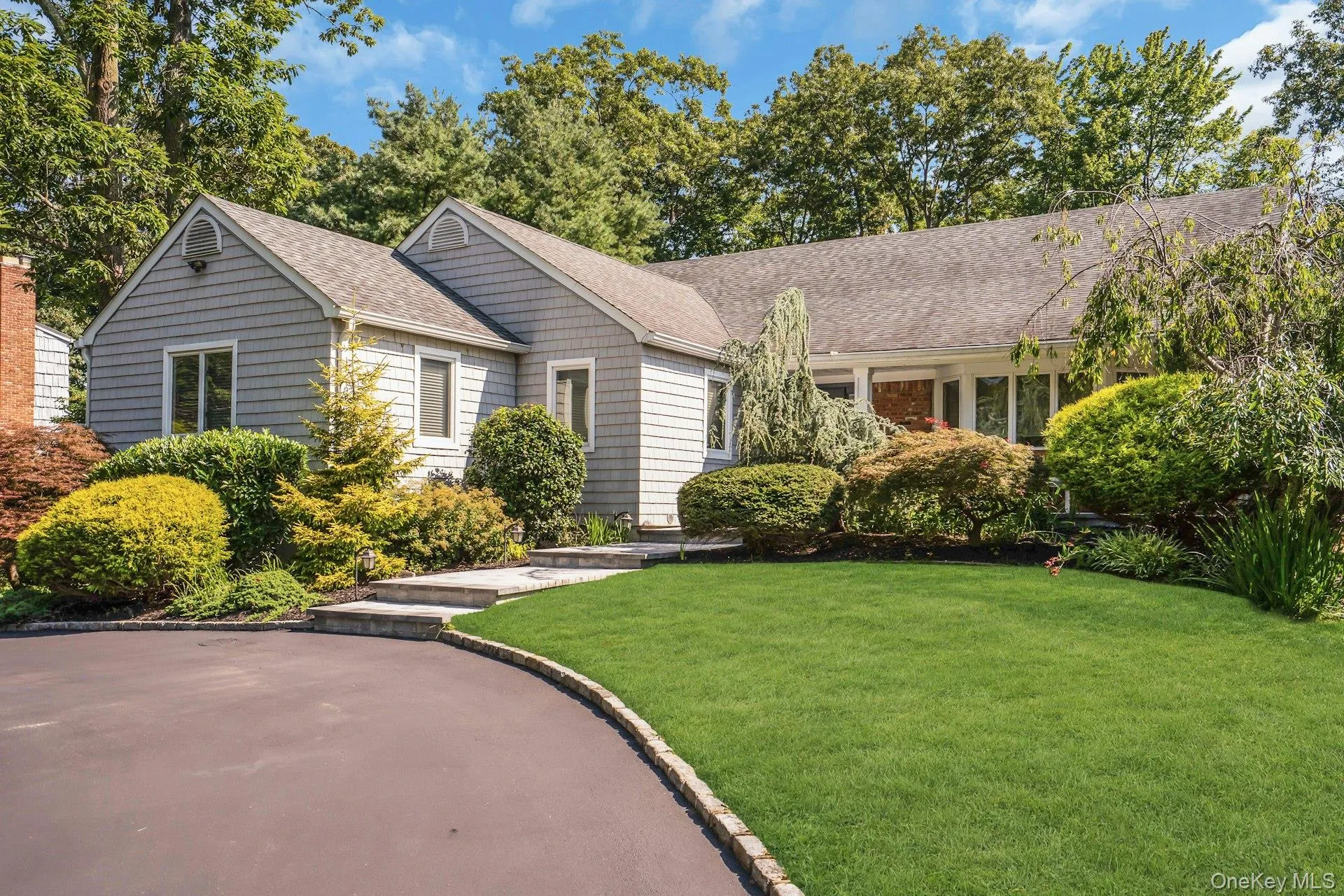 5 Bedroom, 3.5 Bathrooms, Basement, Pool. 5 Bedroom, 3.5 Bathrooms, Basement, Pool.