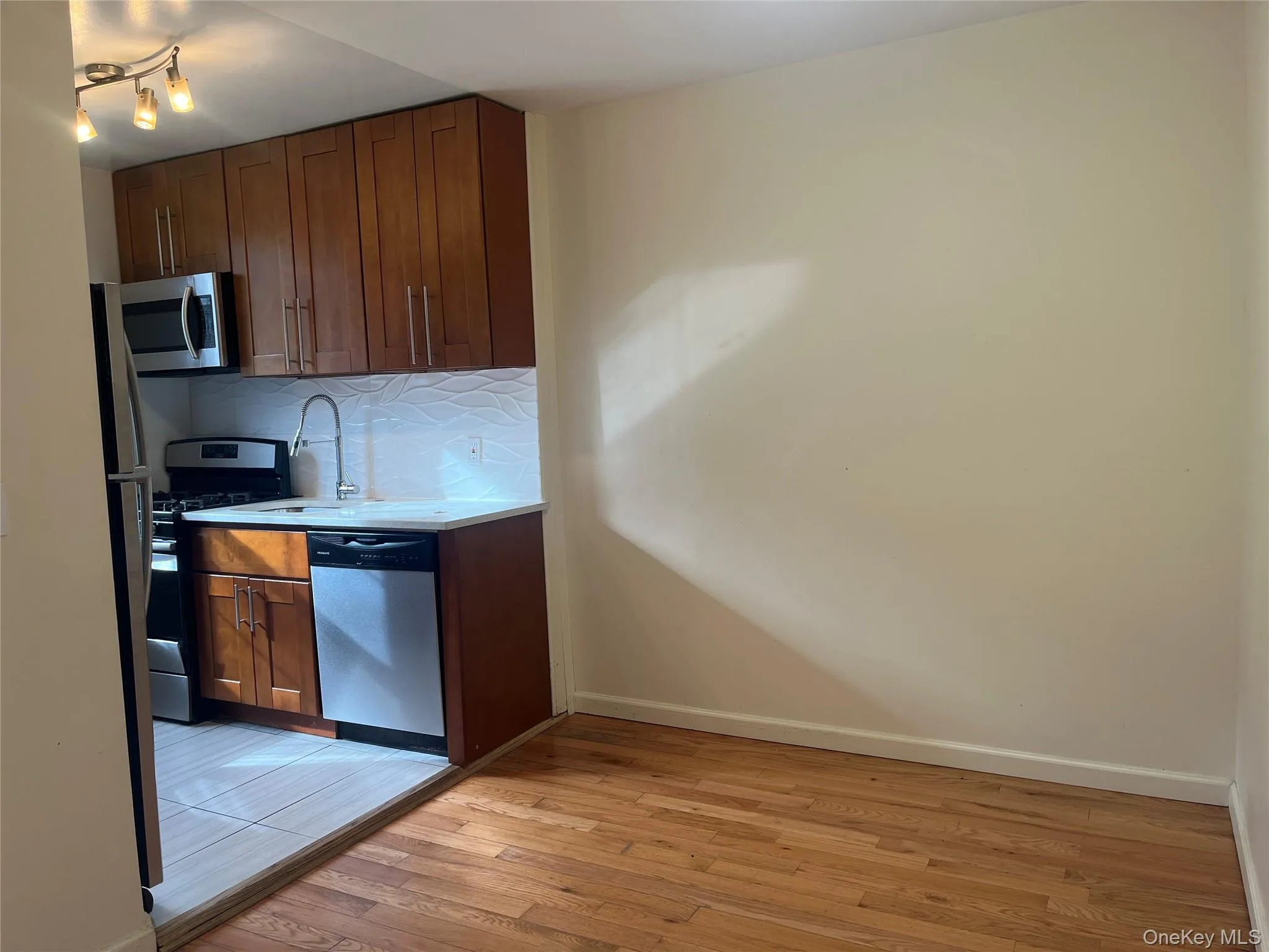 208-09 41 Avenue, New York, NY, 2 Bedrooms Bedrooms, 4 Rooms Rooms,1 BathroomBathrooms,Residential Lease,For Rent,41,0,1062341 208-09 41 Avenue, New York, NY, 2 Bedrooms Bedrooms, 4 Rooms Rooms,1 BathroomBathrooms,Residential Lease,For Rent,41,0,1062341