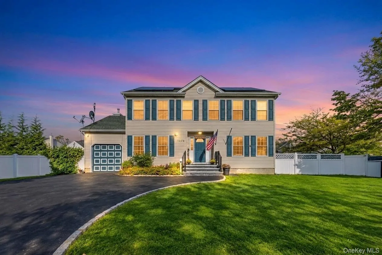 1050 Broome Avenue, Babylon, NY, 5 Bedrooms Bedrooms, 8 Rooms Rooms,2 BathroomsBathrooms,Residential Lease,For Rent,Broome,0,1062355 1050 Broome Avenue, Babylon, NY, 5 Bedrooms Bedrooms, 8 Rooms Rooms,2 BathroomsBathrooms,Residential Lease,For Rent,Broome,0,1062355