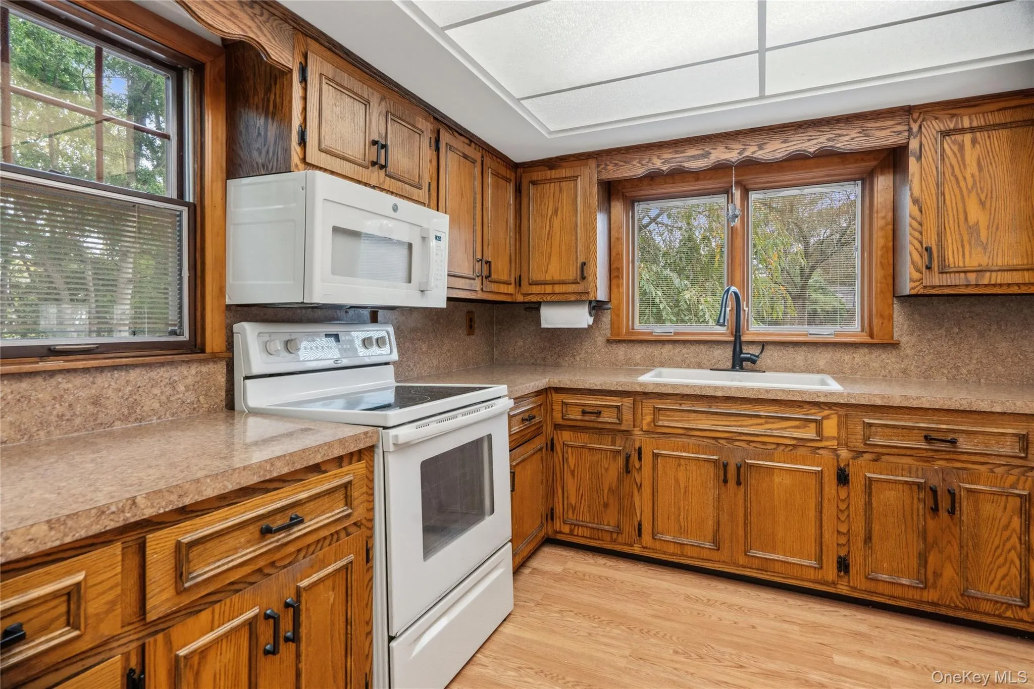 77 Woodside Avenue, Brookhaven, NY, 4 Bedrooms Bedrooms, 7 Rooms Rooms,4 BathroomsBathrooms,Residential,For Rent,Woodside,0,1062396 77 Woodside Avenue, Brookhaven, NY, 4 Bedrooms Bedrooms, 7 Rooms Rooms,4 BathroomsBathrooms,Residential,For Rent,Woodside,0,1062396