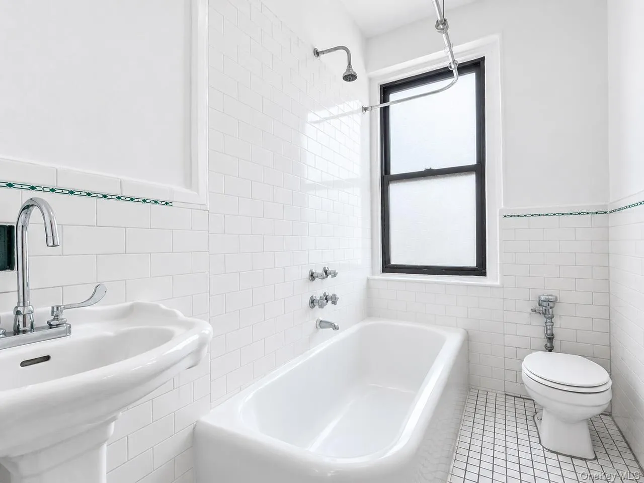 3390 Wayne Avenue, New York, NY, 3 Bedrooms Bedrooms, 6 Rooms Rooms,1 BathroomBathrooms,Residential,For Rent,Wayne,0,1062406 3390 Wayne Avenue, New York, NY, 3 Bedrooms Bedrooms, 6 Rooms Rooms,1 BathroomBathrooms,Residential,For Rent,Wayne,0,1062406