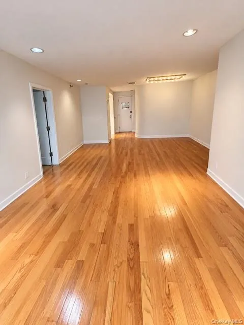 100 Cuttermill Road, North Hempstead, NY, 2 Bedroom Bedrooms, 5 Room Rooms,2 BathroomBathrooms,Residential Lease,For Rent,Cuttermill,0,1062409 100 Cuttermill Road, North Hempstead, NY, 2 Bedroom Bedrooms, 5 Room Rooms,2 BathroomBathrooms,Residential Lease,For Rent,Cuttermill,0,1062409