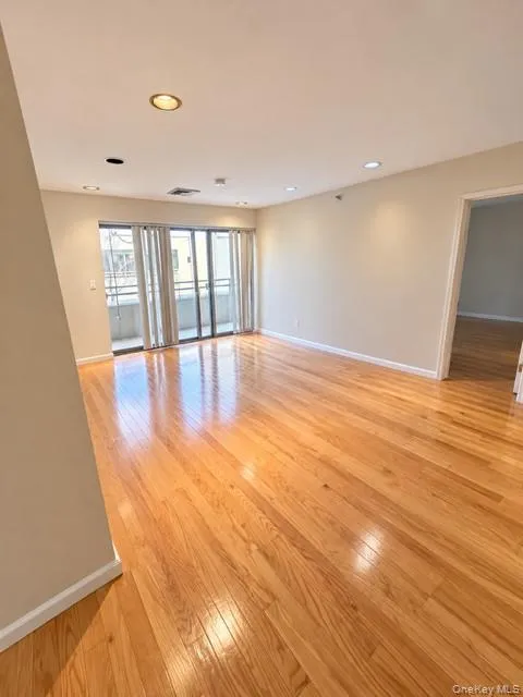100 Cuttermill Road, North Hempstead, NY, 2 Bedroom Bedrooms, 5 Room Rooms,2 BathroomBathrooms,Residential Lease,For Rent,Cuttermill,0,1062409 100 Cuttermill Road, North Hempstead, NY, 2 Bedroom Bedrooms, 5 Room Rooms,2 BathroomBathrooms,Residential Lease,For Rent,Cuttermill,0,1062409