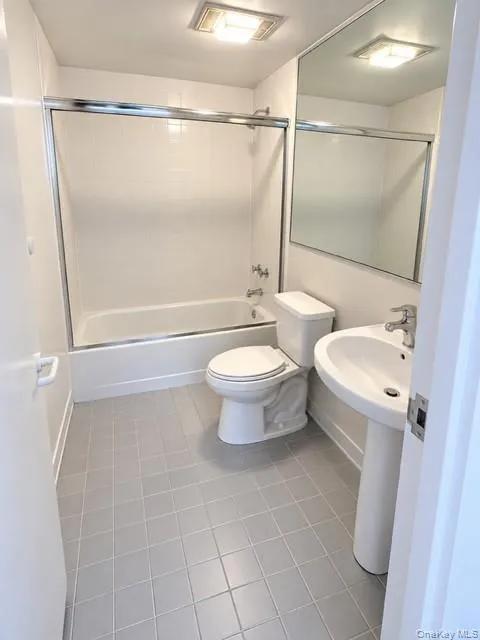 100 Cuttermill Road, North Hempstead, NY, 2 Bedroom Bedrooms, 5 Room Rooms,2 BathroomBathrooms,Residential Lease,For Rent,Cuttermill,0,1062409 100 Cuttermill Road, North Hempstead, NY, 2 Bedroom Bedrooms, 5 Room Rooms,2 BathroomBathrooms,Residential Lease,For Rent,Cuttermill,0,1062409