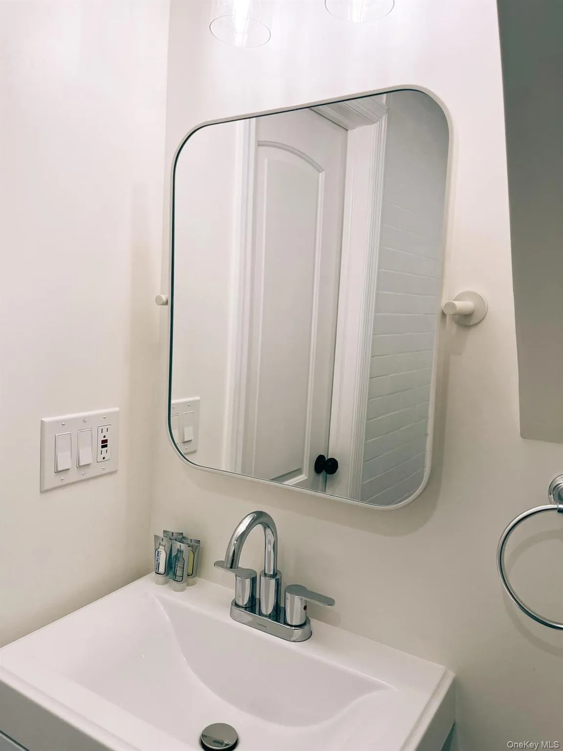 11472 225th Street, New York, NY, 2 Rooms Rooms,1 BathroomBathrooms,Residential Lease,For Rent,225th,0,1062411 11472 225th Street, New York, NY, 2 Rooms Rooms,1 BathroomBathrooms,Residential Lease,For Rent,225th,0,1062411