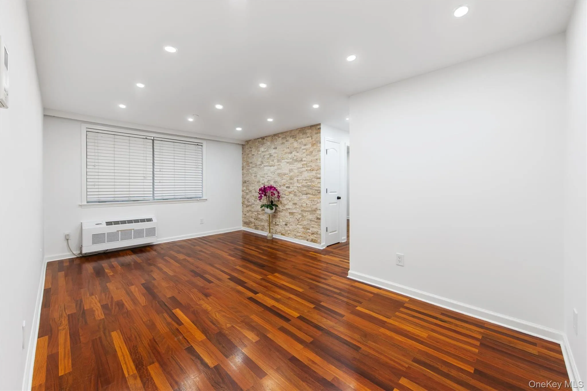 62-48 60th Place, New York, NY, 2 Bedrooms Bedrooms, 5 Rooms Rooms,1 BathroomBathrooms,Residential,For Rent,60th,0,1062416 62-48 60th Place, New York, NY, 2 Bedrooms Bedrooms, 5 Rooms Rooms,1 BathroomBathrooms,Residential,For Rent,60th,0,1062416