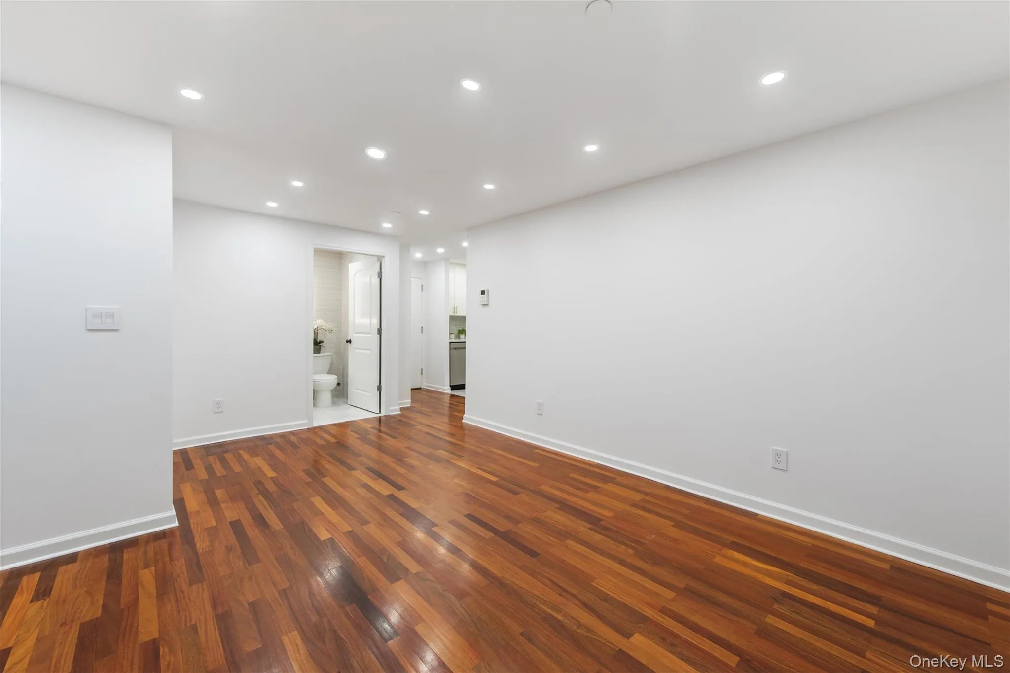 62-48 60th Place, New York, NY, 2 Bedrooms Bedrooms, 5 Rooms Rooms,1 BathroomBathrooms,Residential,For Rent,60th,0,1062416 62-48 60th Place, New York, NY, 2 Bedrooms Bedrooms, 5 Rooms Rooms,1 BathroomBathrooms,Residential,For Rent,60th,0,1062416