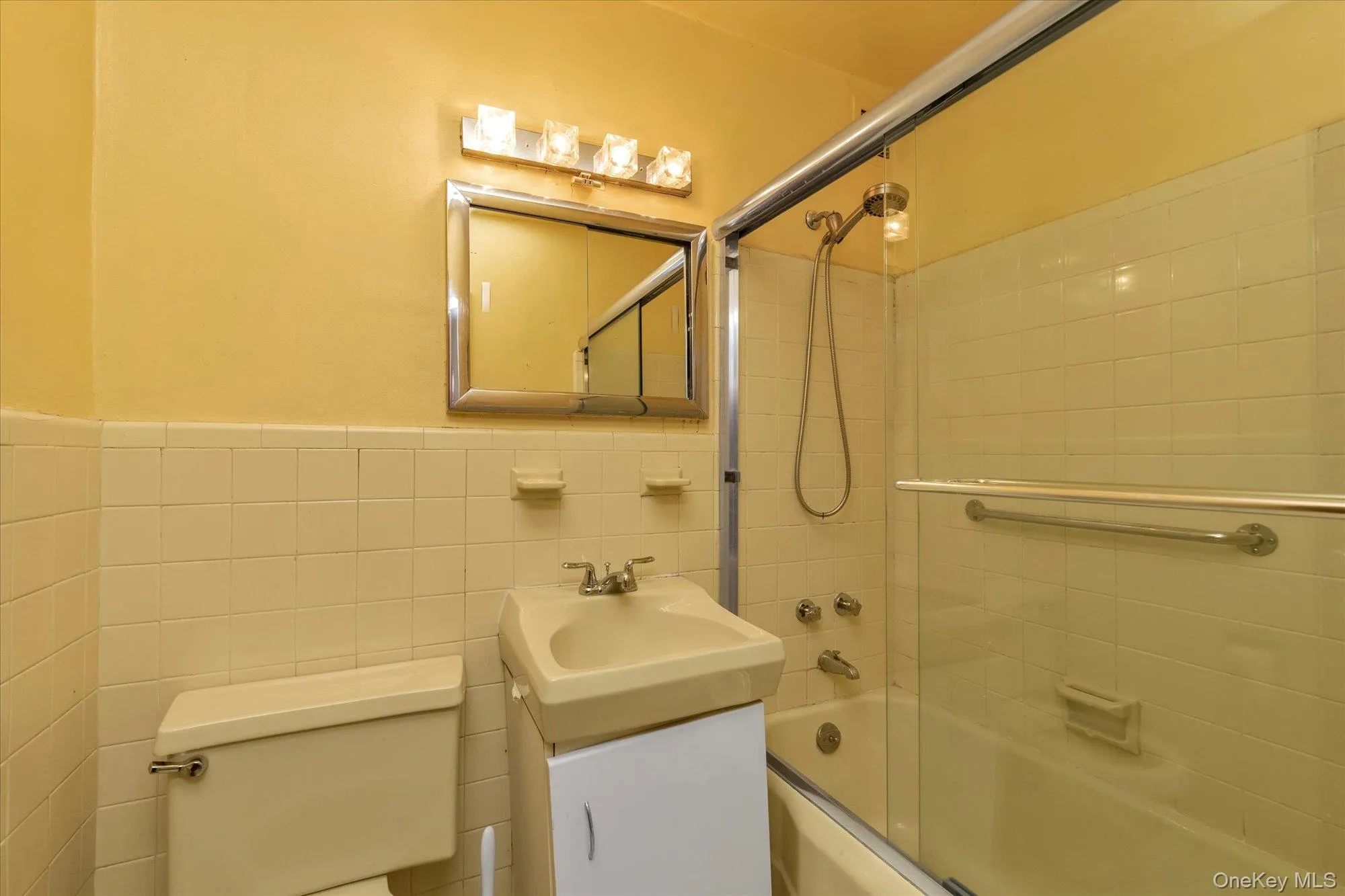 66-36 Yellowstone Blvd, New York, NY, 2 Bedrooms Bedrooms, 4 Rooms Rooms,1 BathroomBathrooms,Residential,For Rent,Yellowstone Blvd,0,1062423 66-36 Yellowstone Blvd, New York, NY, 2 Bedrooms Bedrooms, 4 Rooms Rooms,1 BathroomBathrooms,Residential,For Rent,Yellowstone Blvd,0,1062423