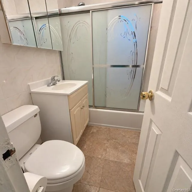 144-32 78th Avenue, New York, NY, 2 Bedrooms Bedrooms, 4 Rooms Rooms,1 BathroomBathrooms,Residential Lease,For Rent,78th,0,1062437 144-32 78th Avenue, New York, NY, 2 Bedrooms Bedrooms, 4 Rooms Rooms,1 BathroomBathrooms,Residential Lease,For Rent,78th,0,1062437