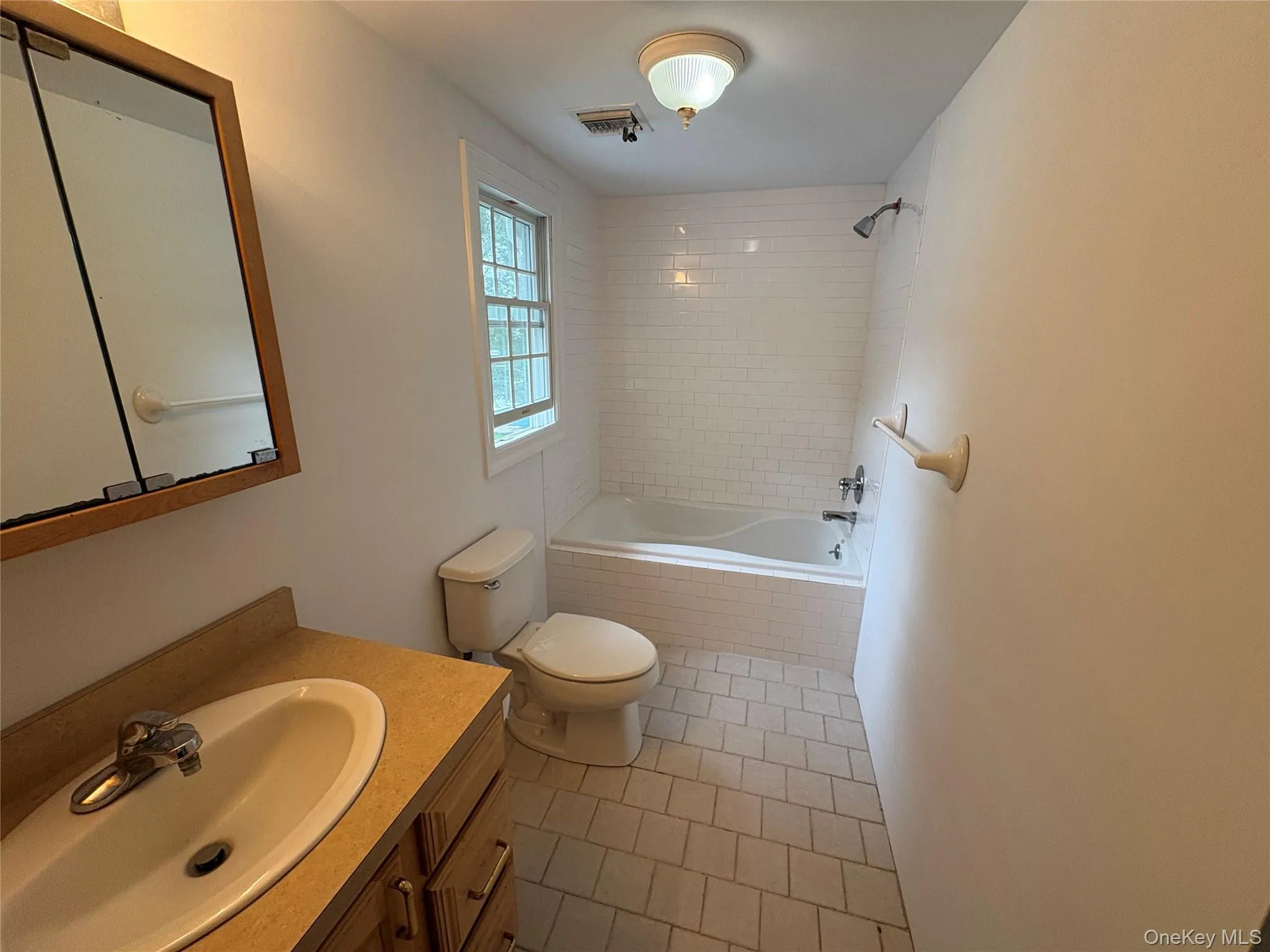 17 Woodfield Avenue, Southampton, NY, 2 Bedrooms Bedrooms, 4 Rooms Rooms,1 BathroomBathrooms,Residential Lease,For Rent,Woodfield,0,1062441 17 Woodfield Avenue, Southampton, NY, 2 Bedrooms Bedrooms, 4 Rooms Rooms,1 BathroomBathrooms,Residential Lease,For Rent,Woodfield,0,1062441