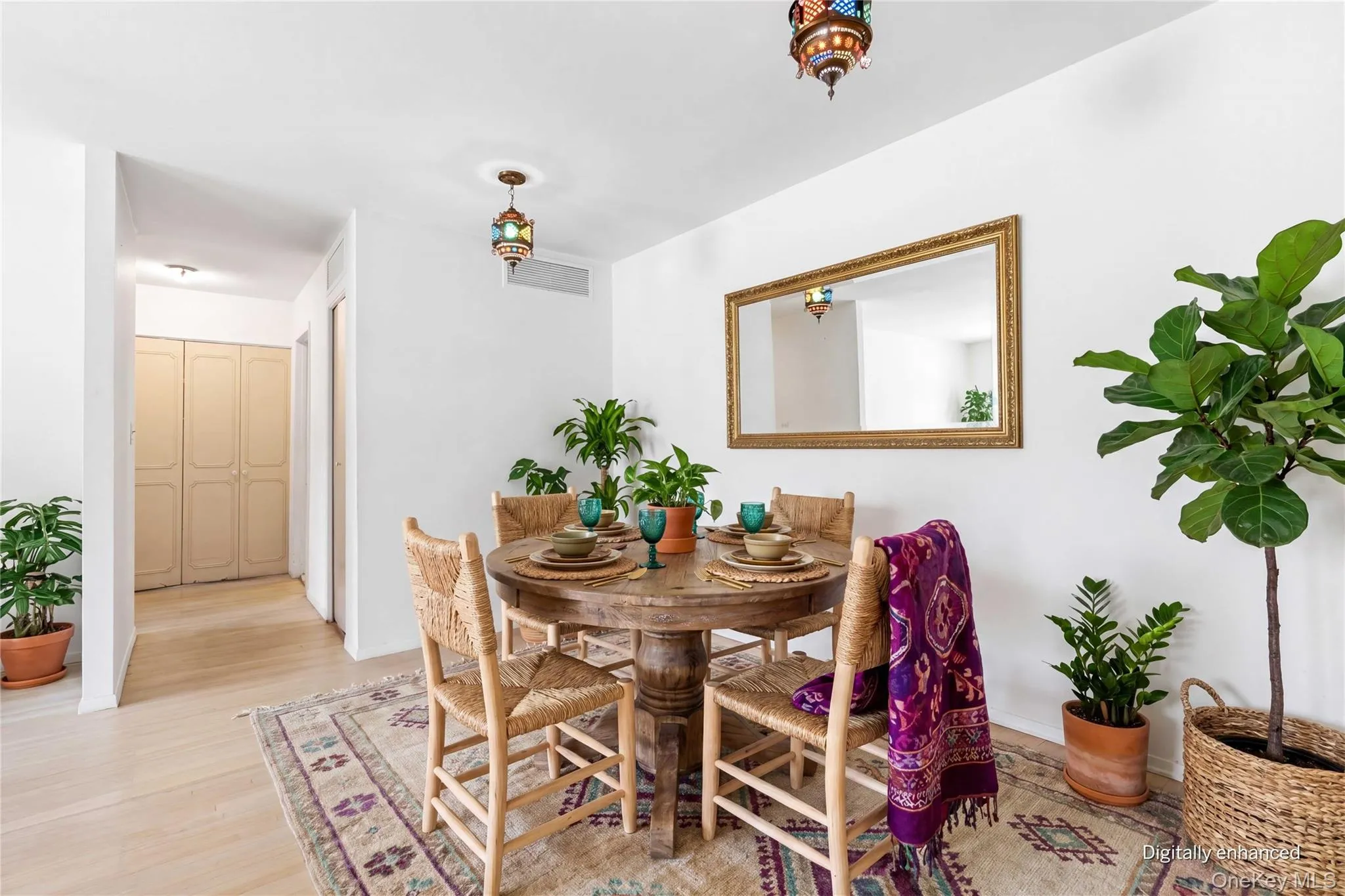 Virtually staged dining area Virtually staged dining area