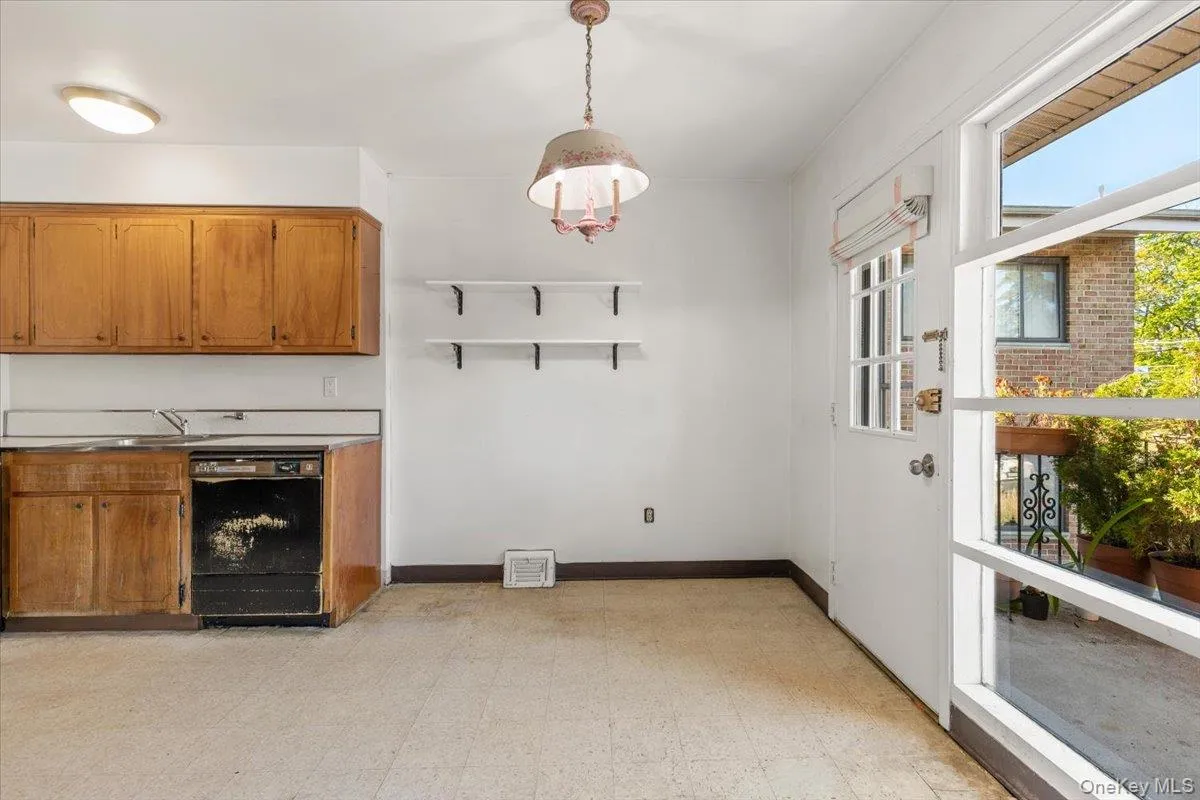 904 Broadway, Yonkers, NY, 1 Bedroom Bedrooms, 3 Rooms Rooms,1 BathroomBathrooms,Residential,For Rent,Broadway,0,1062442 904 Broadway, Yonkers, NY, 1 Bedroom Bedrooms, 3 Rooms Rooms,1 BathroomBathrooms,Residential,For Rent,Broadway,0,1062442