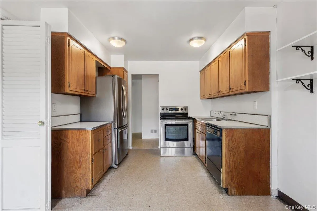 904 Broadway, Yonkers, NY, 1 Bedroom Bedrooms, 3 Rooms Rooms,1 BathroomBathrooms,Residential,For Rent,Broadway,0,1062442 904 Broadway, Yonkers, NY, 1 Bedroom Bedrooms, 3 Rooms Rooms,1 BathroomBathrooms,Residential,For Rent,Broadway,0,1062442