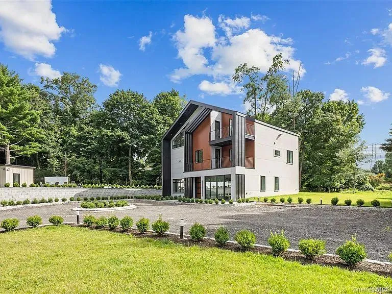 408 Buena Vista Road, Clarkstown, NY, 7 Bedrooms Bedrooms, 14 Rooms Rooms,3 BathroomsBathrooms,Residential,For Rent,Buena Vista,0,1062447 408 Buena Vista Road, Clarkstown, NY, 7 Bedrooms Bedrooms, 14 Rooms Rooms,3 BathroomsBathrooms,Residential,For Rent,Buena Vista,0,1062447