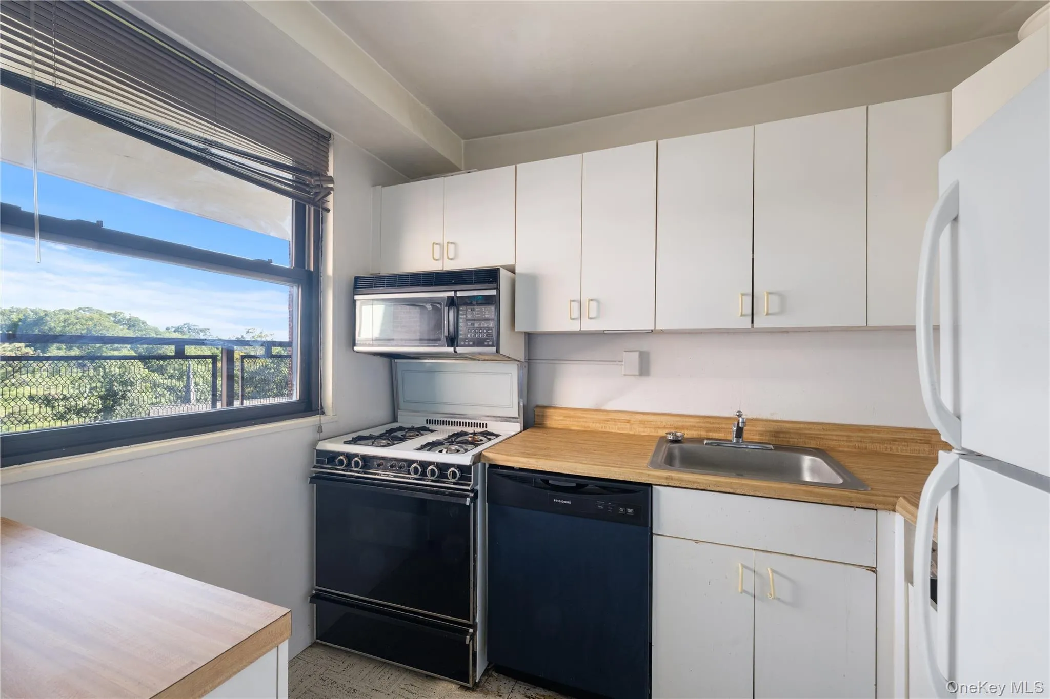 4901 Henry Hudson Parkway, New York, NY, 1 Bedroom Bedrooms, 3 Rooms Rooms,1 BathroomBathrooms,Residential,For Rent,Henry Hudson,0,1062452 4901 Henry Hudson Parkway, New York, NY, 1 Bedroom Bedrooms, 3 Rooms Rooms,1 BathroomBathrooms,Residential,For Rent,Henry Hudson,0,1062452